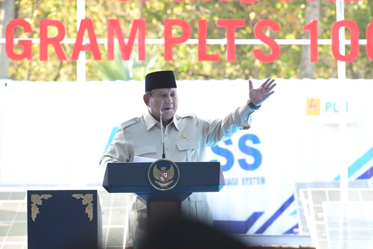 Presiden Republik Indonesia, Prabowo Subianto dalam sambutannya pada Launching & Groundbreaking Program PLTS 100 GWp di Gilimanuk, Bali, Selasa (25/8) mengatakan, pengembangan energi surya menjadi salah satu langkah strategis untuk mempercepat terwujudnya